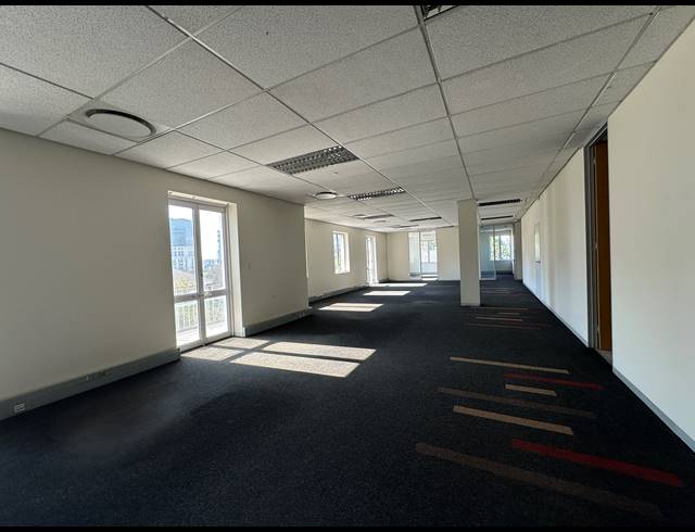1,172M² OFFICE TO LET IN SANDTON CENTRAL